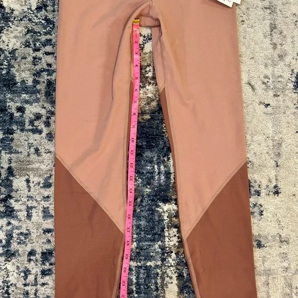 Vuori Women's CB Studio Yoga Leggings Color Light Terracota Size Medium NEW - Picture 6 of 11